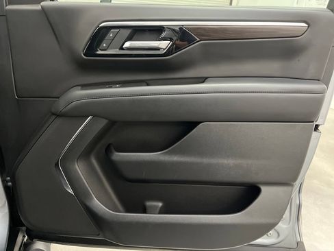 Used 2025 Chevrolet Tahoe Z71 AWD/4WD image 25