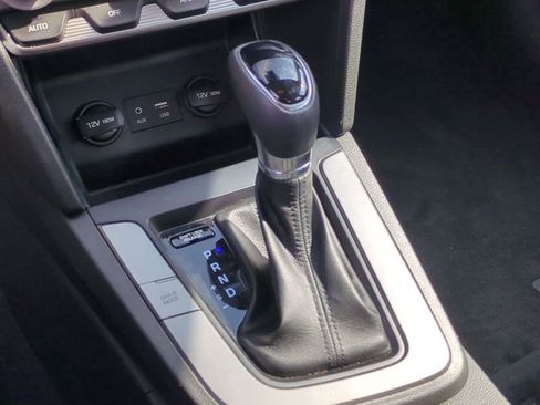 Used 2020 Hyundai Elantra SE w/ Cargo Package (C1) image 17