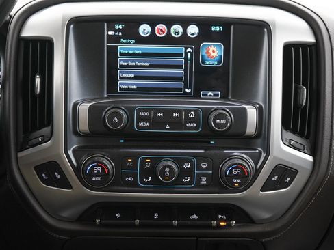 Used 2018 GMC Sierra 1500 SLT w/ SLT Preferred Package AWD/4WD image 18