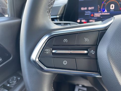 Used 2025 Chevrolet Suburban Z71 image 27