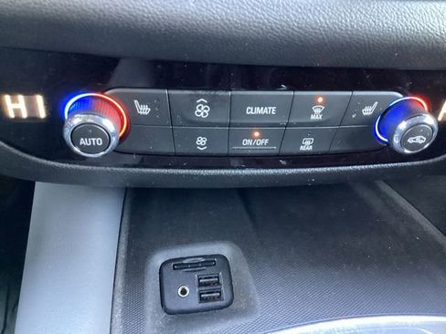 Used 2021 Buick Enclave Essence w/ Sound and Sites Package image 18