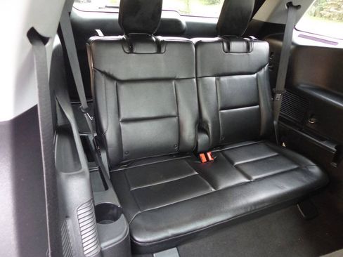 Used 2020 Ford Explorer XLT w/ Equipment Group 202A AWD/4WD image 49