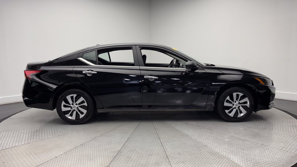 Used 2025 Nissan Altima 2.5 S FWD image 36