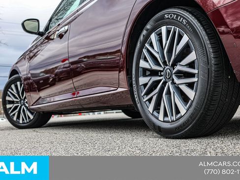 Used 2025 Nissan Altima 2.5 SV image 16