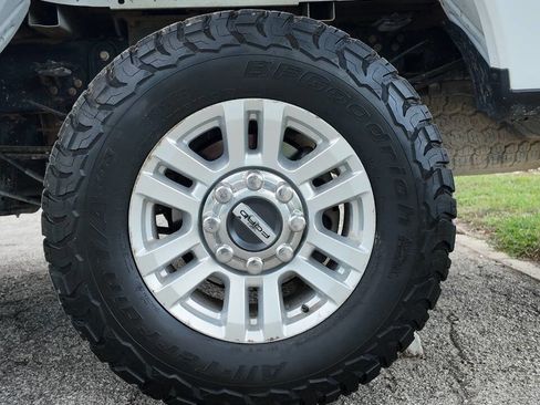 Used 2017 Ford F250 XL w/ STX Appearance Package AWD/4WD image 7