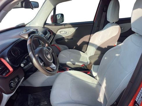 Used 2015 Jeep Renegade Latitude w/ Popular Equipment Group image 7