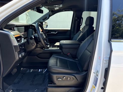 Used 2025 GMC Yukon XL Denali AWD/4WD image 9