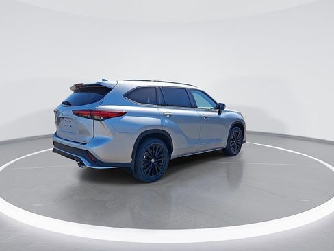 Used 2023 Toyota Highlander XSE image 9