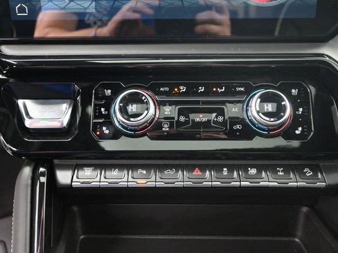 Used 2026 GMC Sierra 2500 AT4X image 34