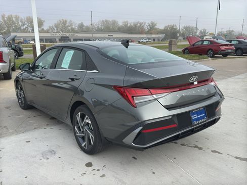 Certified 2024 Hyundai Elantra SEL w/ Convenience Package image 6