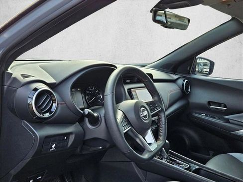 Used 2023 Nissan Kicks SR w/ SR Premium Package image 10