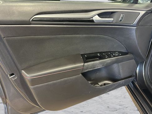 Used 2016 Ford Fusion SE w/ Equipment Group 201A FWD image 9