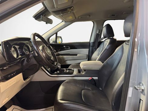 Certified 2024 Kia Carnival EX image 12