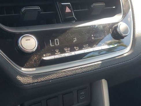 Used 2025 Toyota Corolla Cross LE image 33