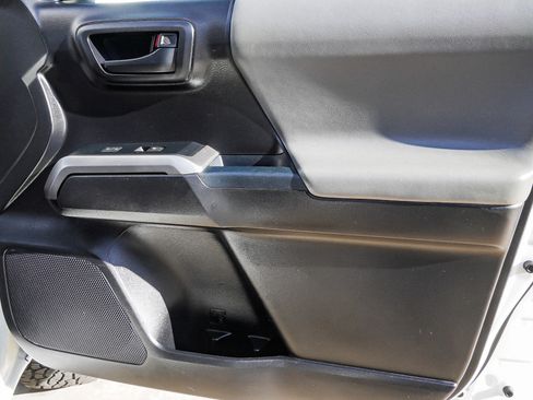 Used 2017 Toyota Tacoma SR5 image 26