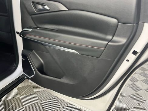 Used 2024 Chevrolet Traverse RS image 35