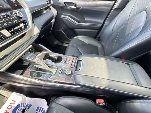 Used 2021 Toyota Highlander Platinum image 23