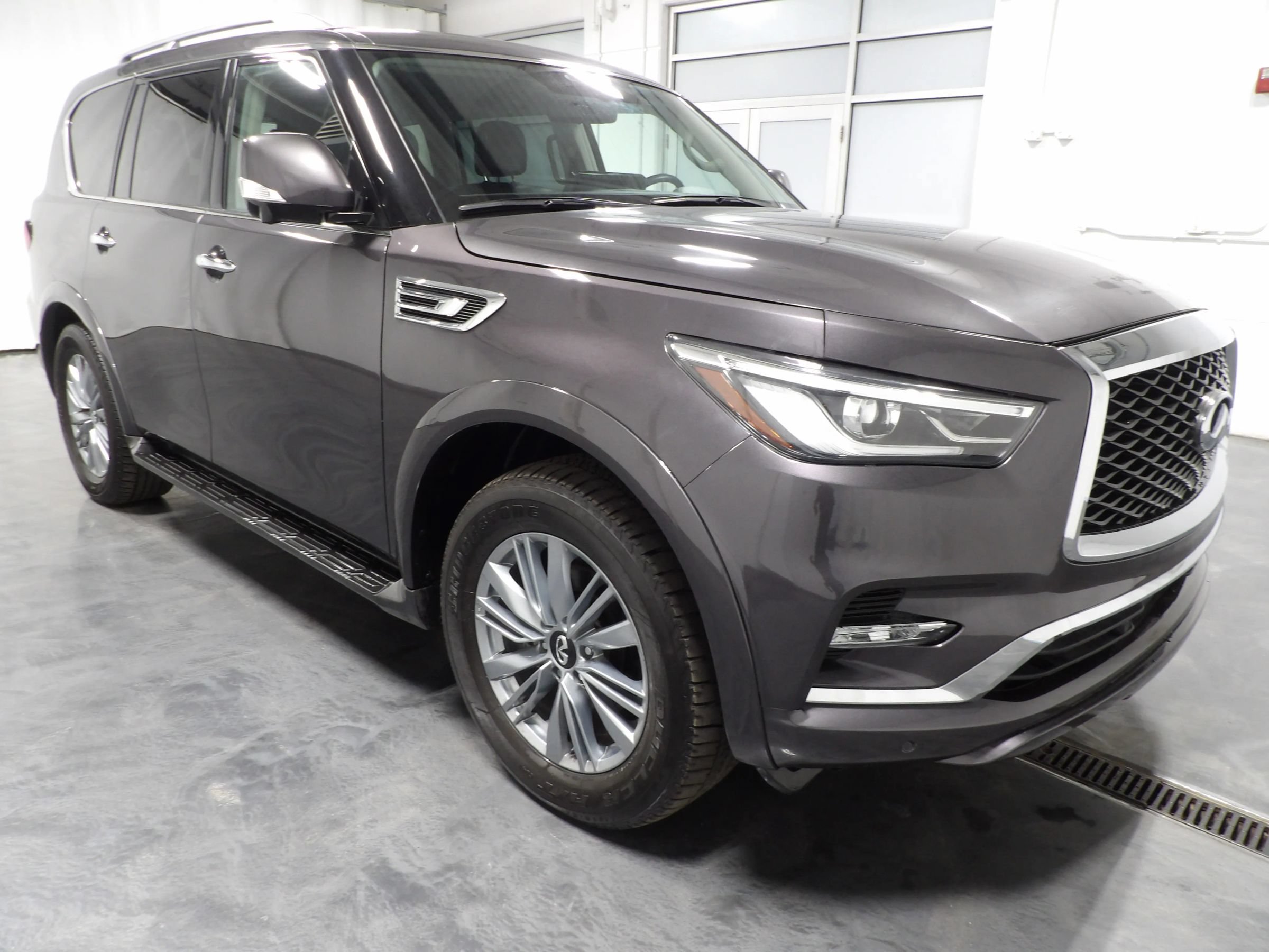 Used 2024 INFINITI QX80 Luxe AWD/4WD image 2