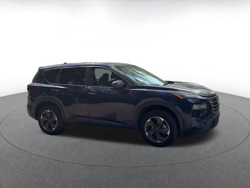 Used 2025 Nissan Rogue SV FWD image 2