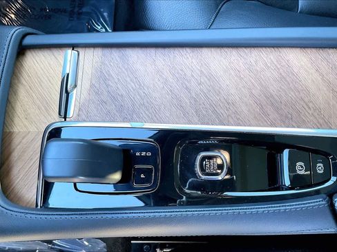 Used 2023 Volvo XC90 B5 Plus image 20