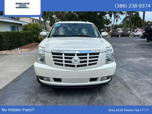 Used 2010 Cadillac Escalade AWD image 2