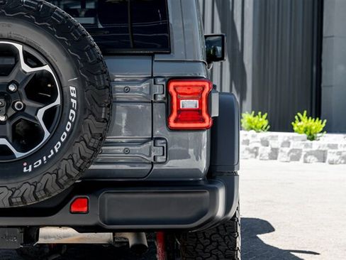 Used 2023 Jeep Wrangler Unlimited Rubicon 4xe w/ Cold Weather Group AWD/4WD image 15