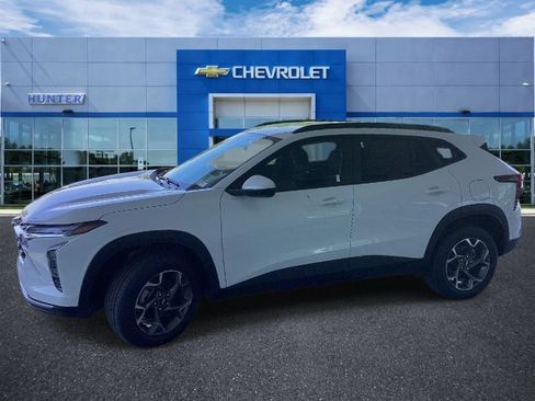New 2026 Chevrolet Trax LT w/ LT Convenience Package FWD image 6