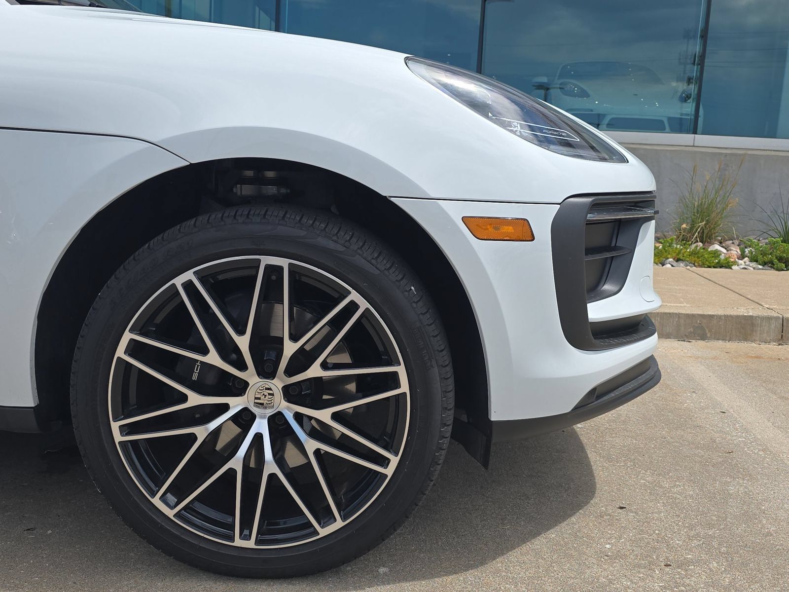 Certified 2026 Porsche Macan AWD/4WD image 11