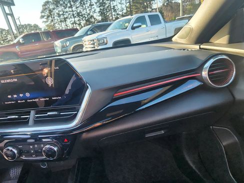 Used 2025 Chevrolet Trax RS w/ Sunroof Package image 18