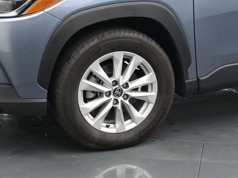 Used 2025 Toyota Corolla Cross LE AWD/4WD image 12