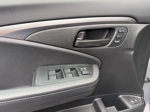 Used 2023 Honda Passport EX-L image 16