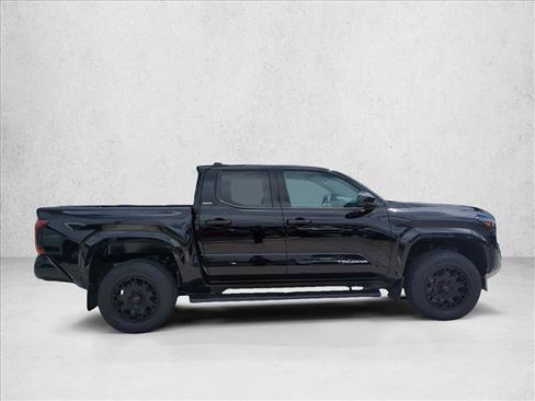 Used 2025 Toyota Tacoma SR5 AWD/4WD image 4