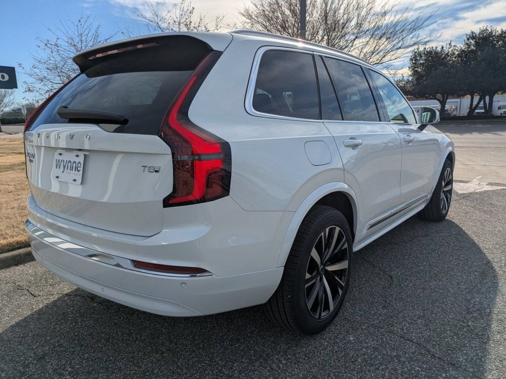 New 2025 Volvo XC90 T8 Core w/ Climate Package AWD/4WD image 4