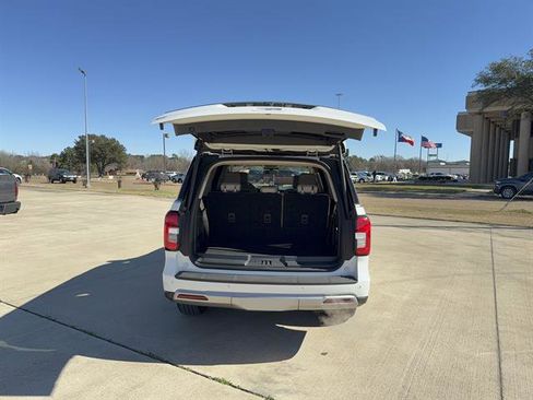 Used 2022 Ford Expedition XLT image 6