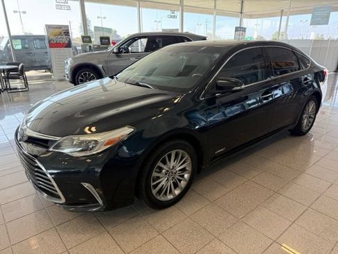 Used 2016 Toyota Avalon Limited w/ Toyota Safety Sense Package FWD image 9