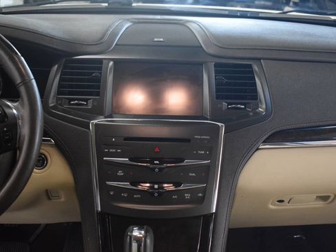 Used 2013 Lincoln MKS AWD image 44