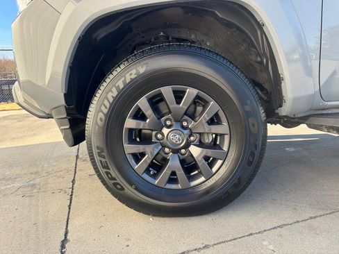 Used 2020 Toyota Tacoma SR5 image 30