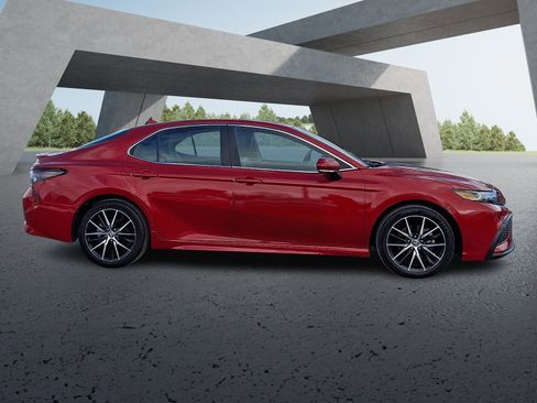 Used 2023 Toyota Camry SE image 7