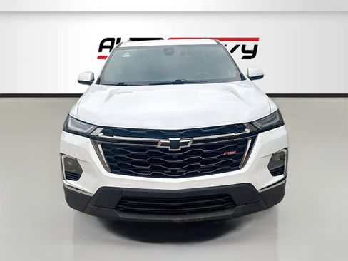 Used 2022 Chevrolet Traverse RS image 2