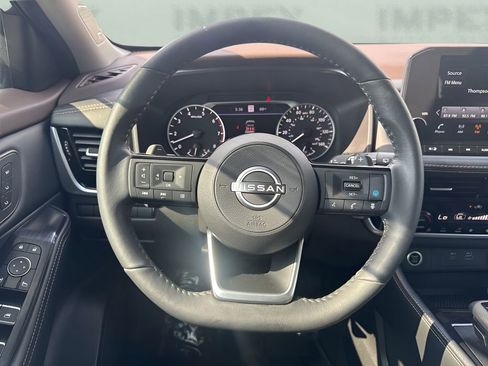 Used 2023 Nissan Rogue SL w/ SL Premium Package image 16