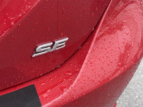 Used 2020 Toyota Camry SE image 6