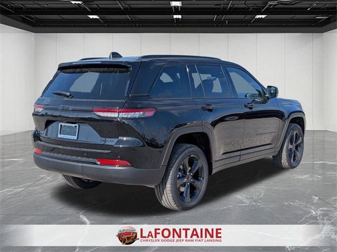 New 2025 Jeep Grand Cherokee Limited w/ Black Appearance Package image 5