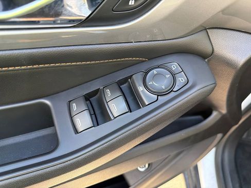 Used 2018 Chevrolet Traverse LT image 20