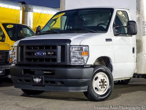 Used 2022 Ford E-350 and Econoline 350 Super Duty image 3