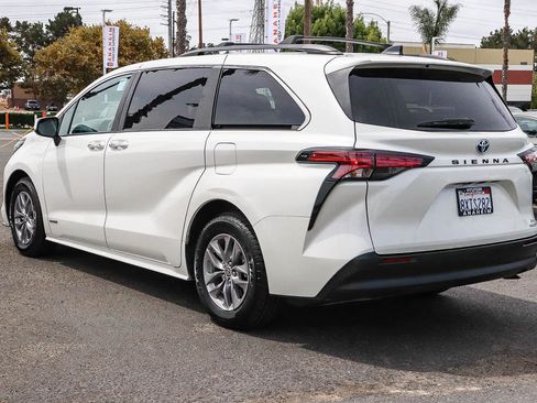 Used 2021 Toyota Sienna XLE w/ XLE Plus Package FWD image 9