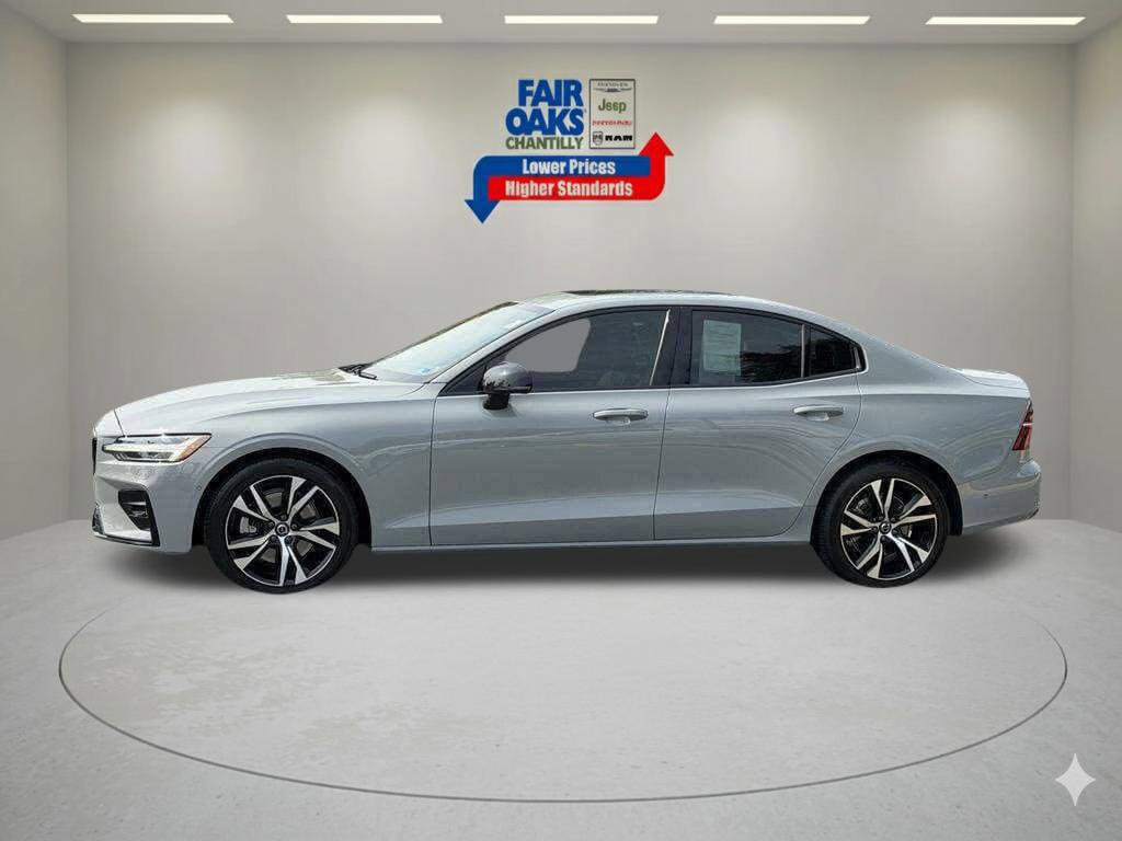 Used 2025 Volvo S60 B5 Plus FWD image 11