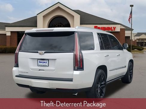 Used 2017 Cadillac Escalade Platinum image 4