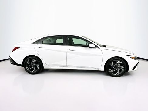 Used 2025 Hyundai Elantra SEL FWD image 10