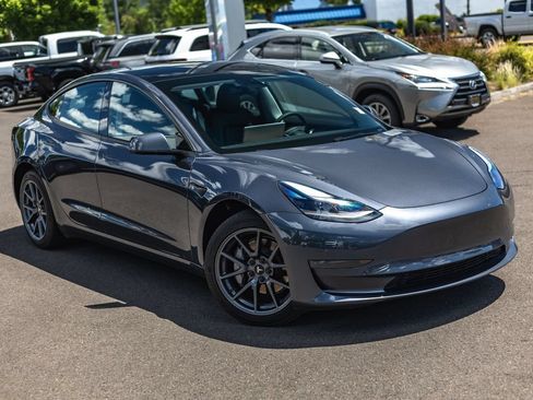 Used 2022 Tesla Model 3 RWD image 2