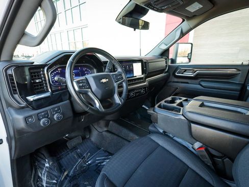 Used 2024 Chevrolet Silverado 2500 LT w/ Convenience Package image 12